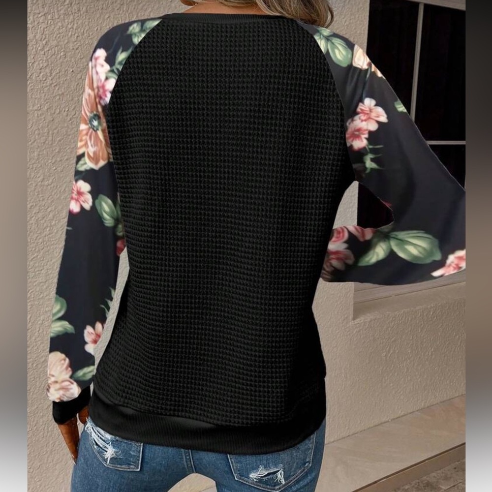 New  long sleeve floral print sleeve top - Picture 3 of 8